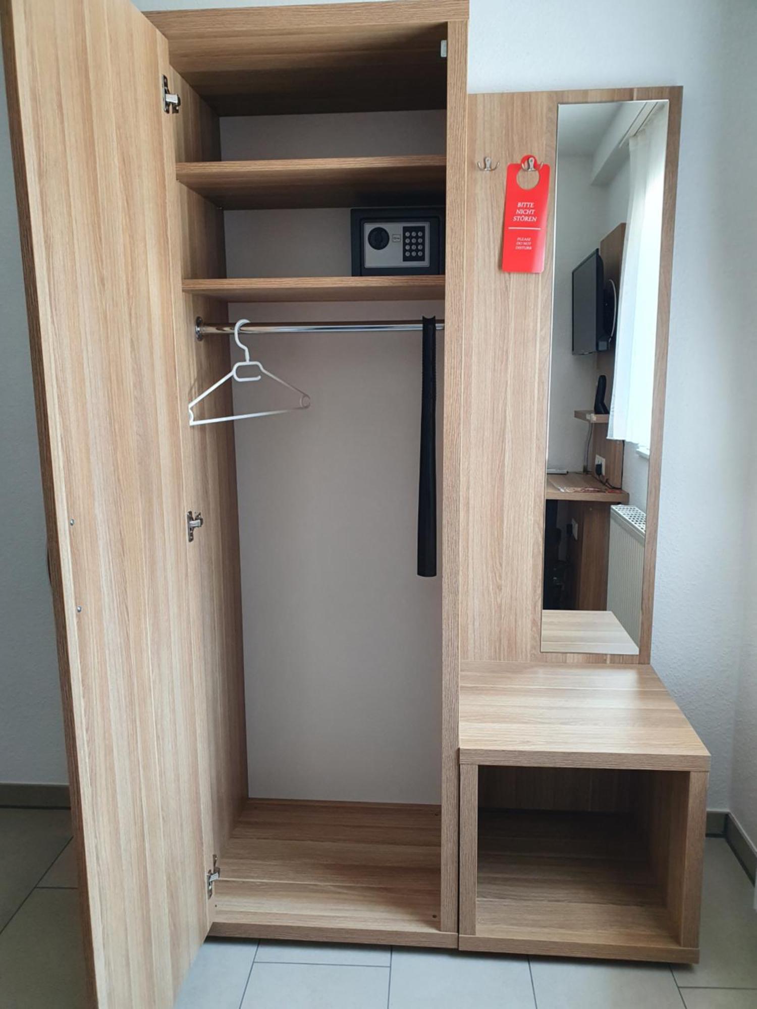 Gap Hotel Langwedel  Bilik gambar